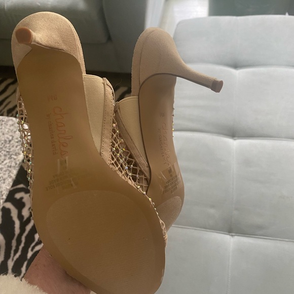 NEW NEVER WORN BEIGE DRESS SHOES. WITH SPARKLE.  KITTEN HEEL - Picture 2 of 3